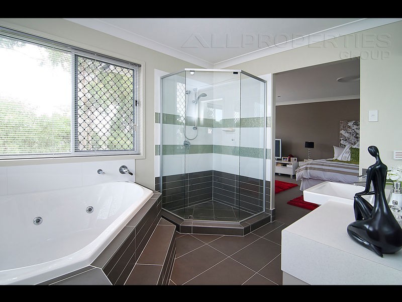 63 Juniper Street, Heathwood QLD 4110