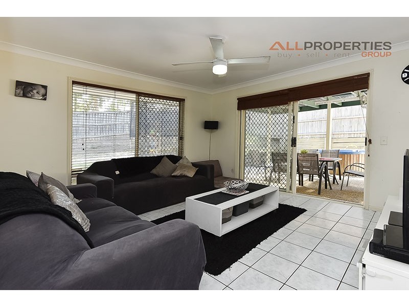 18 Windsor Place, Forest Lake QLD 4078