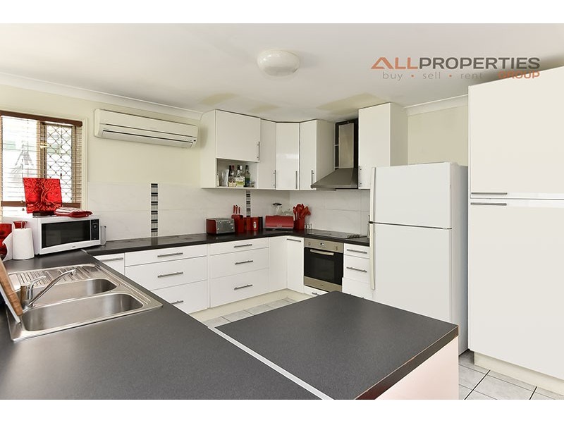 18 Windsor Place, Forest Lake QLD 4078