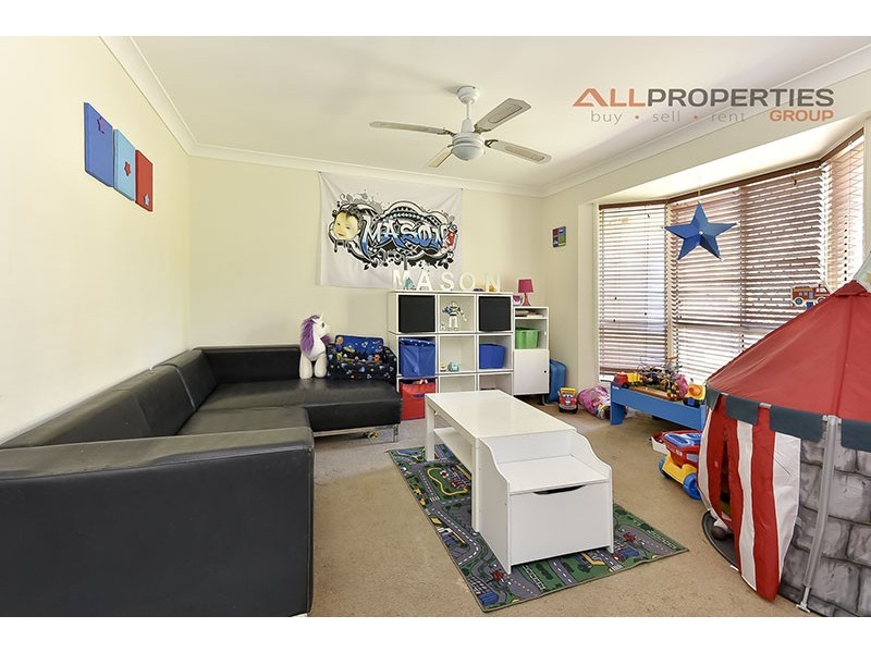 18 Windsor Place, Forest Lake QLD 4078