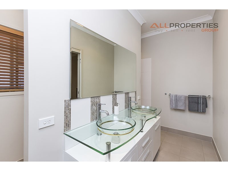 12 Juniper Street, Heathwood QLD 4110