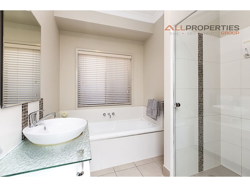 12 Juniper Street, Heathwood QLD 4110