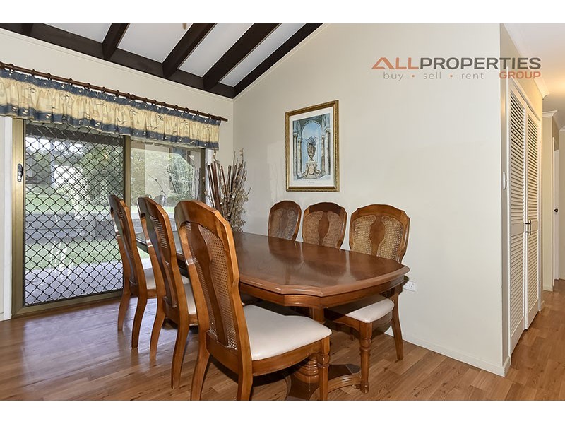 2 Cosway St, Hillcrest QLD 4118