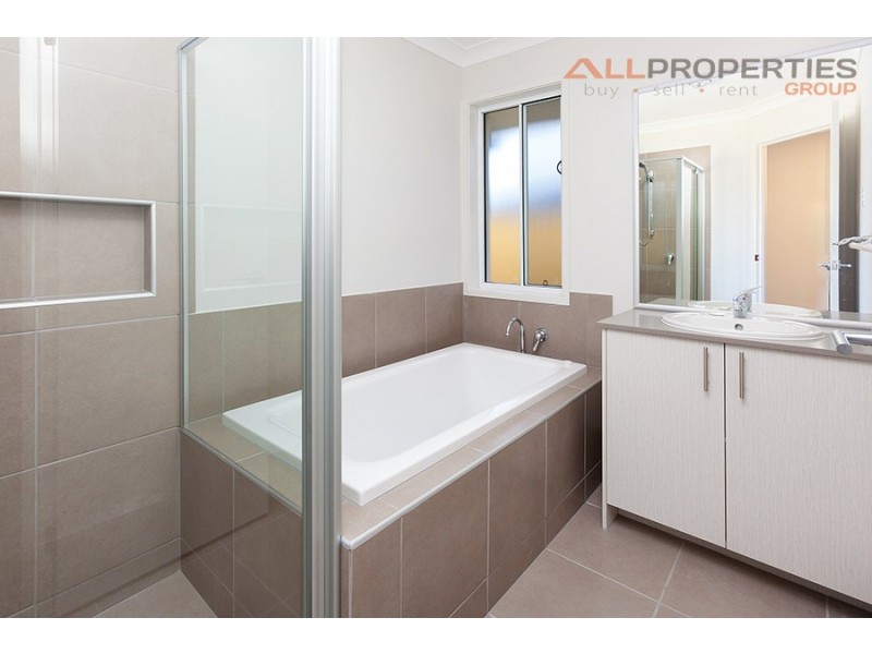 64 The Avenue, Heathwood QLD 4110