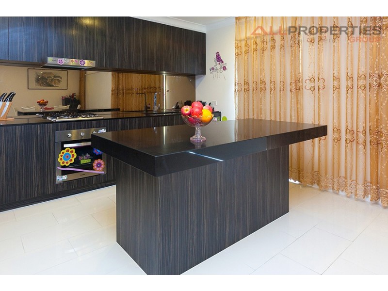 124 North Hill Drive, Robina QLD 4226