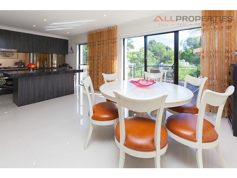 124 North Hill Drive, Robina QLD 4226