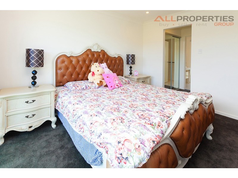 124 North Hill Drive, Robina QLD 4226