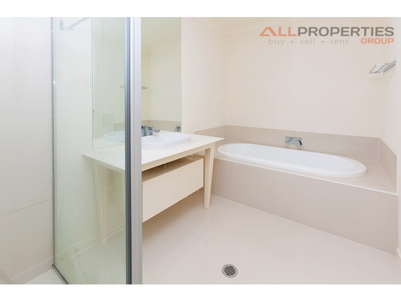 124 North Hill Drive, Robina QLD 4226