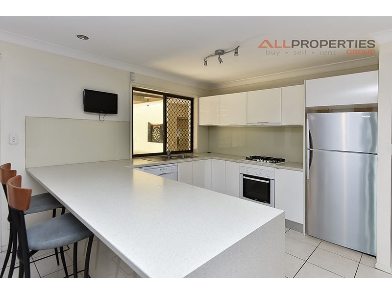 4 Orlando Cres, Springwood QLD 4127