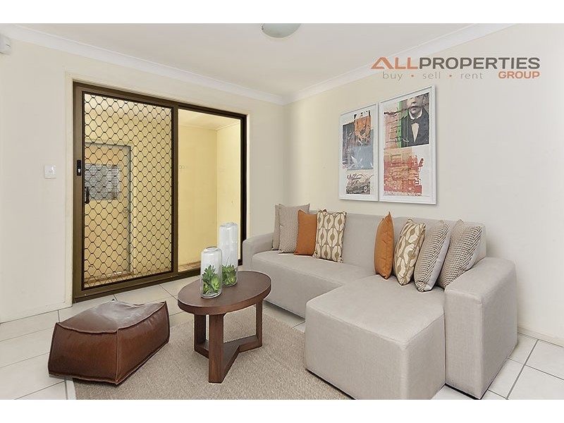 4 Orlando Cres, Springwood QLD 4127