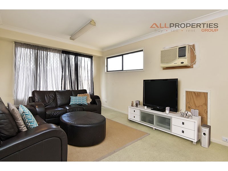 4 Orlando Cres, Springwood QLD 4127