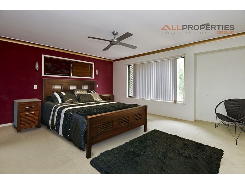 4 Orlando Cres, Springwood QLD 4127