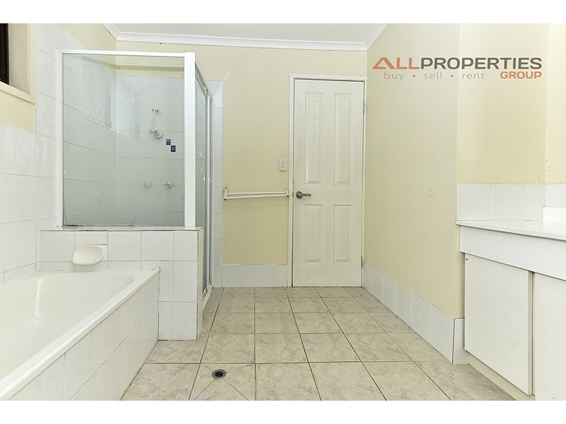 4 Orlando Cres, Springwood QLD 4127