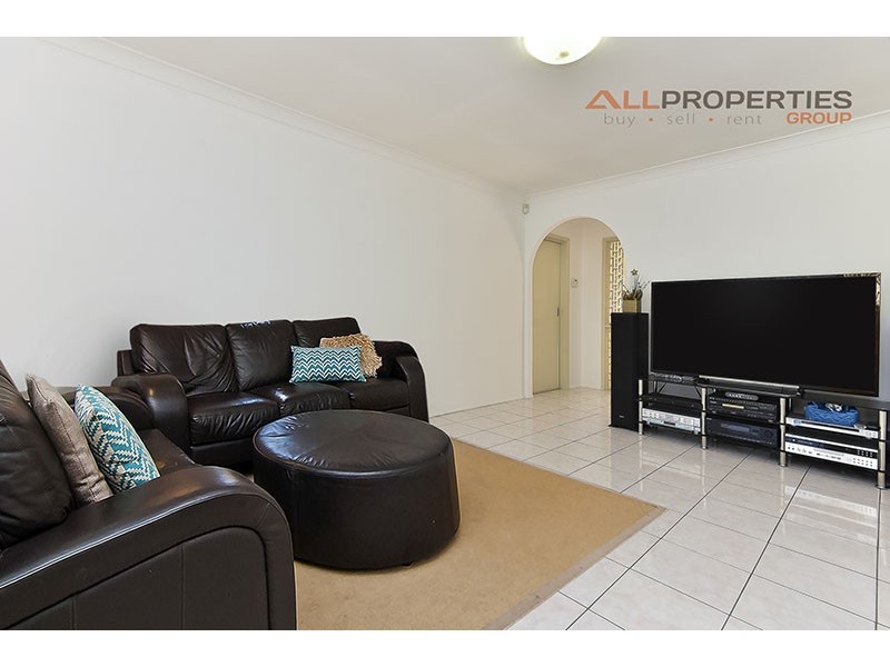 5 Learmonth Court, Hillcrest QLD 4118