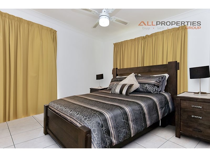 5 Learmonth Court, Hillcrest QLD 4118