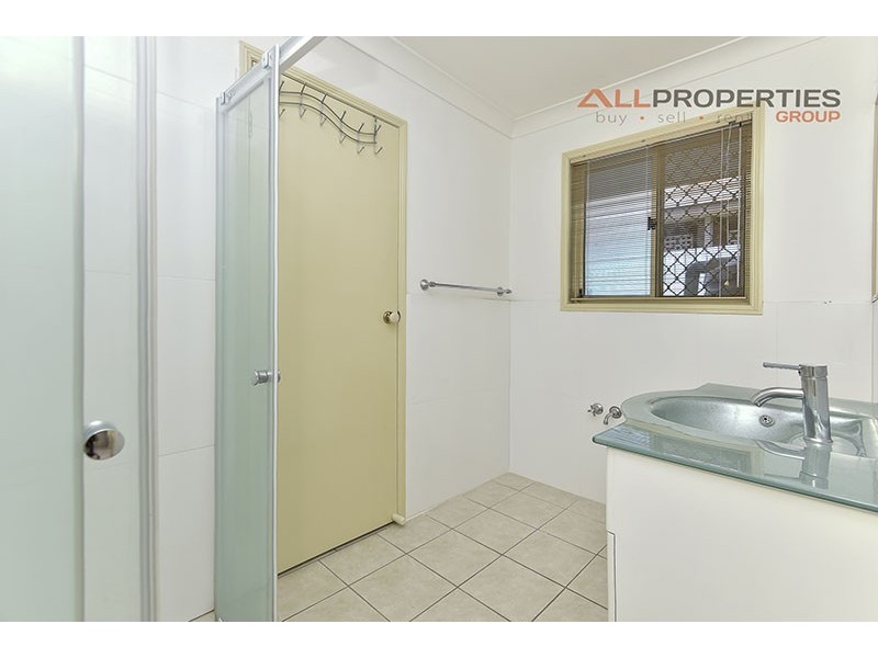 5 Learmonth Court, Hillcrest QLD 4118