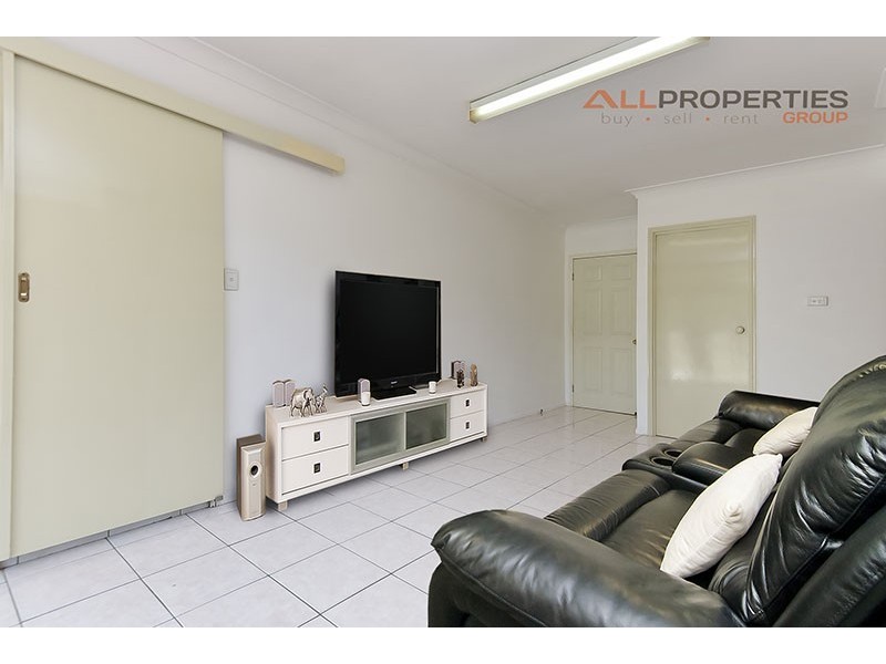 5 Learmonth Court, Hillcrest QLD 4118