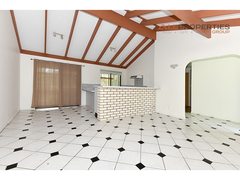 30 EMERALD DRIVE, Regents Park QLD 4118