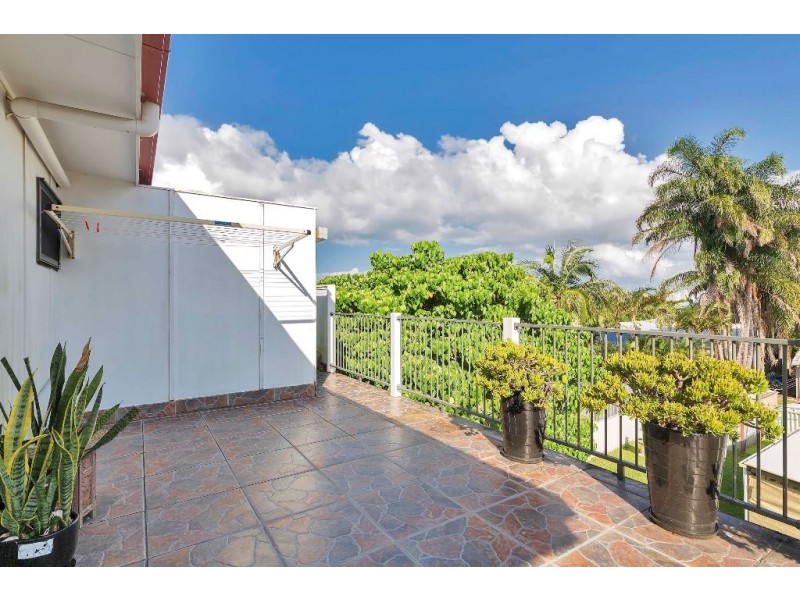 227 Nicklin Way, Warana QLD 4575