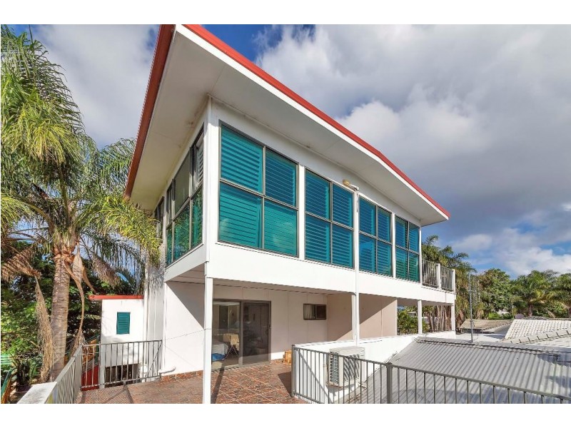 227 Nicklin Way, Warana QLD 4575