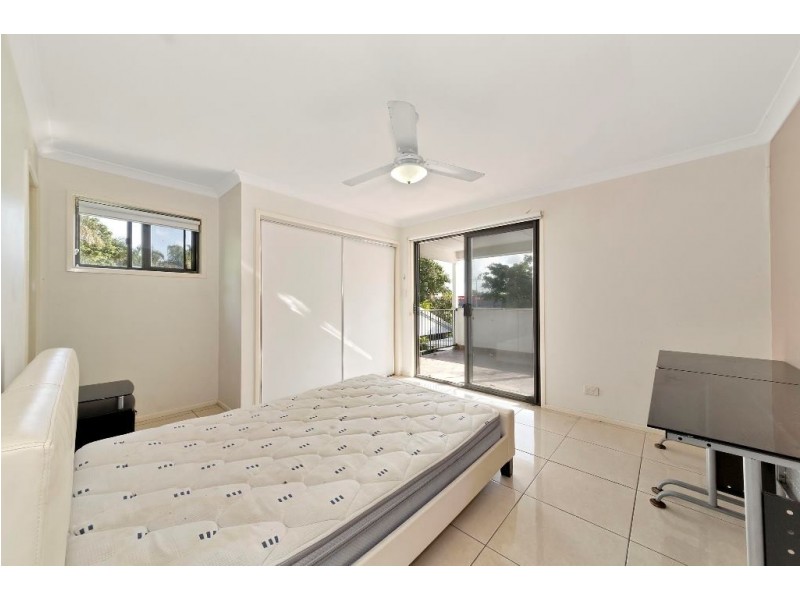 227 Nicklin Way, Warana QLD 4575