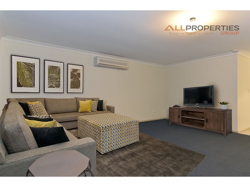 31 Westwood Drive, Hillcrest QLD 4118