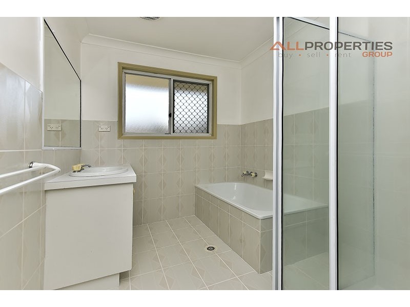 31 Westwood Drive, Hillcrest QLD 4118