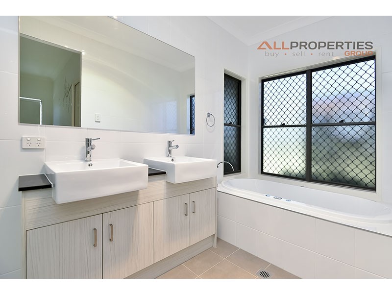 136-144 William Humphreys Drive, Mundoolun QLD 4285