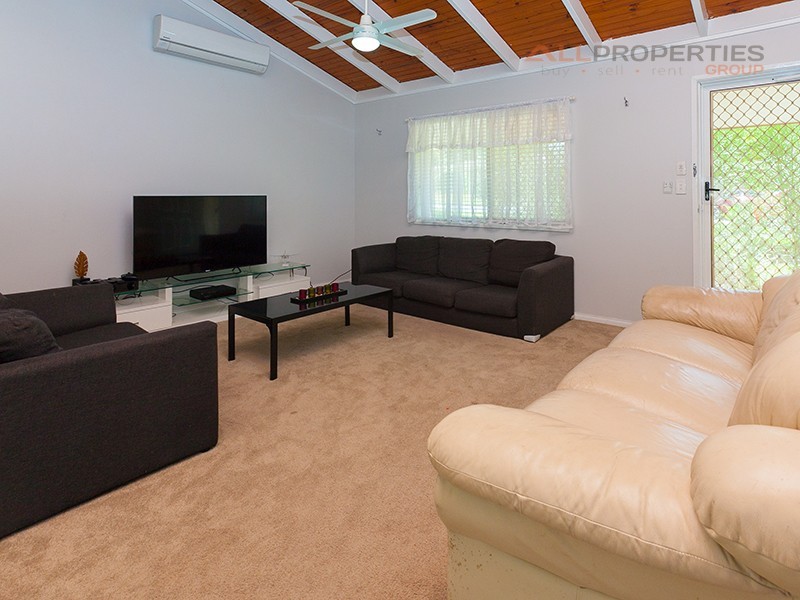 25 Enford Street, Hillcrest QLD 4118