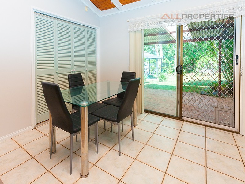 25 Enford Street, Hillcrest QLD 4118