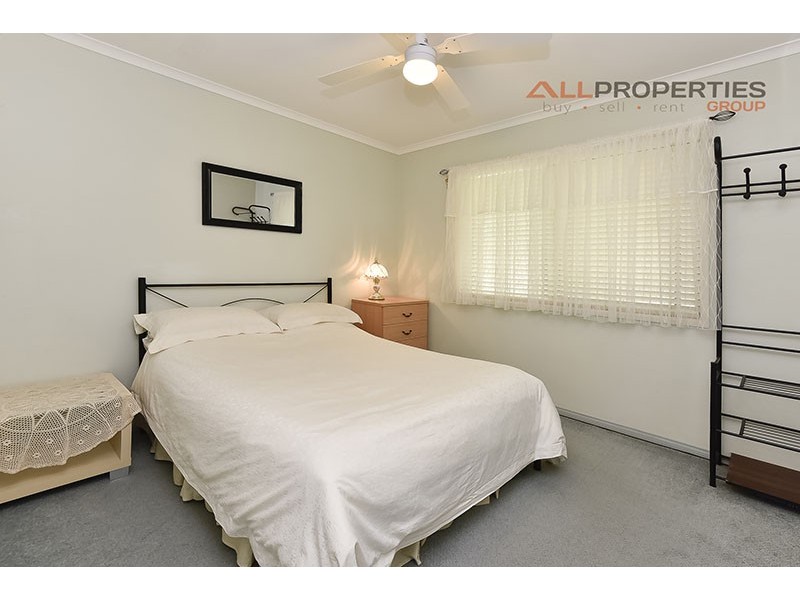 25 Enford Street, Hillcrest QLD 4118