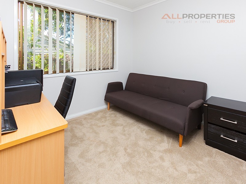 25 Enford Street, Hillcrest QLD 4118