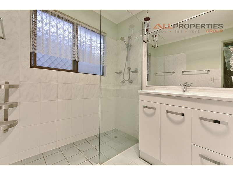 25 Enford Street, Hillcrest QLD 4118