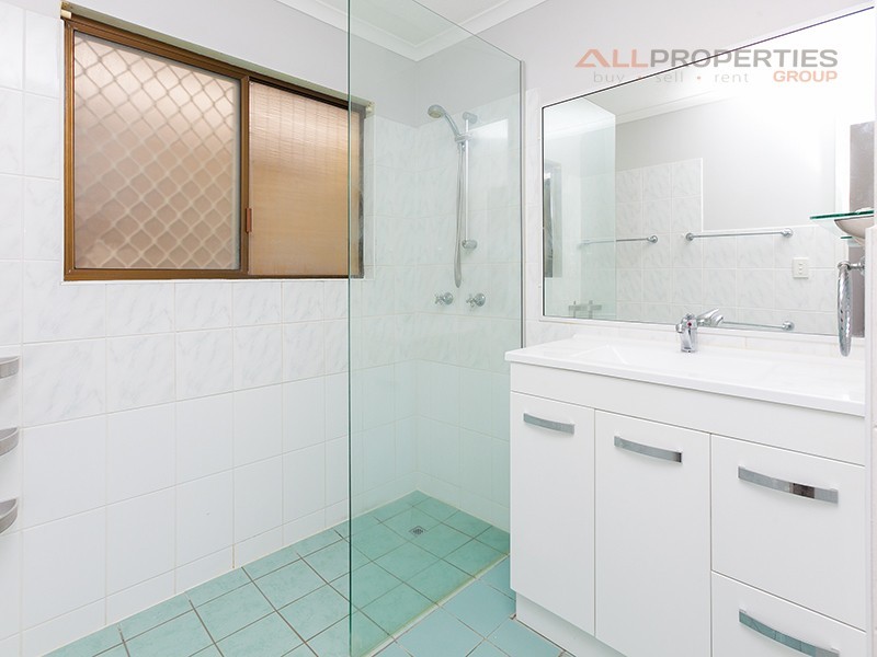 25 Enford Street, Hillcrest QLD 4118