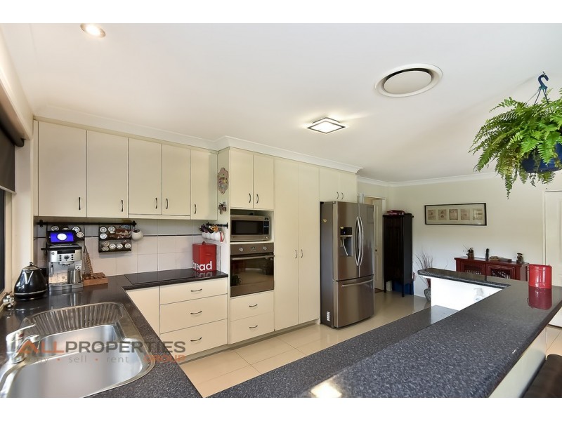 15 Yale Circuit, Forest Lake QLD 4078