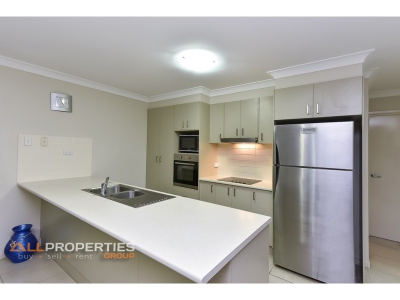 12 Linfield Street, Hillcrest QLD 4118