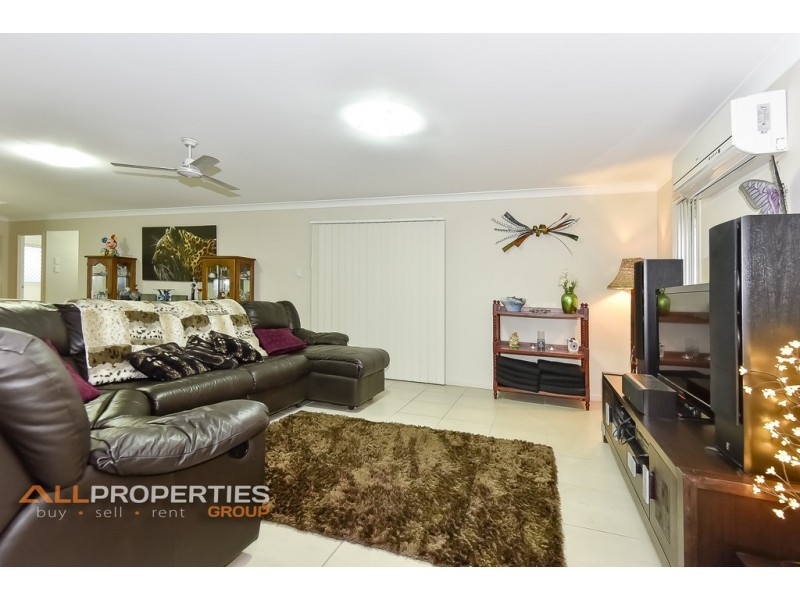 12 Linfield Street, Hillcrest QLD 4118
