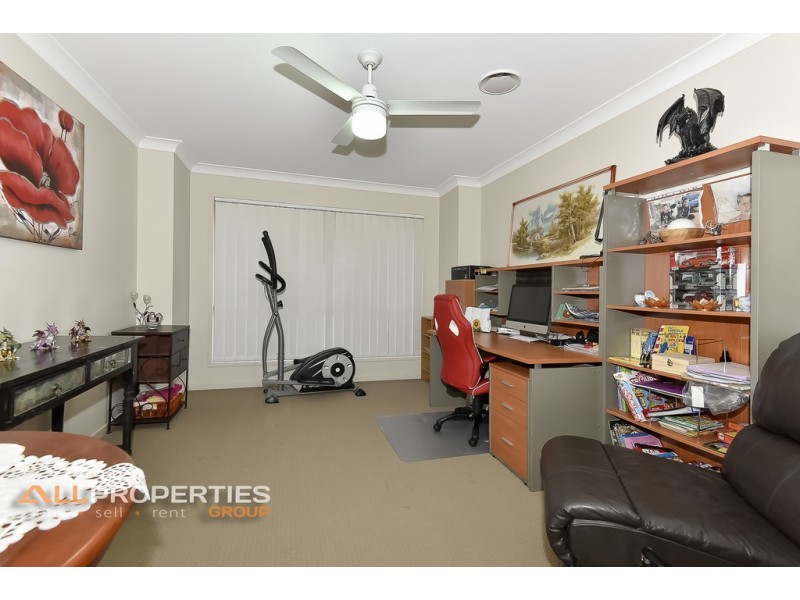 12 Linfield Street, Hillcrest QLD 4118