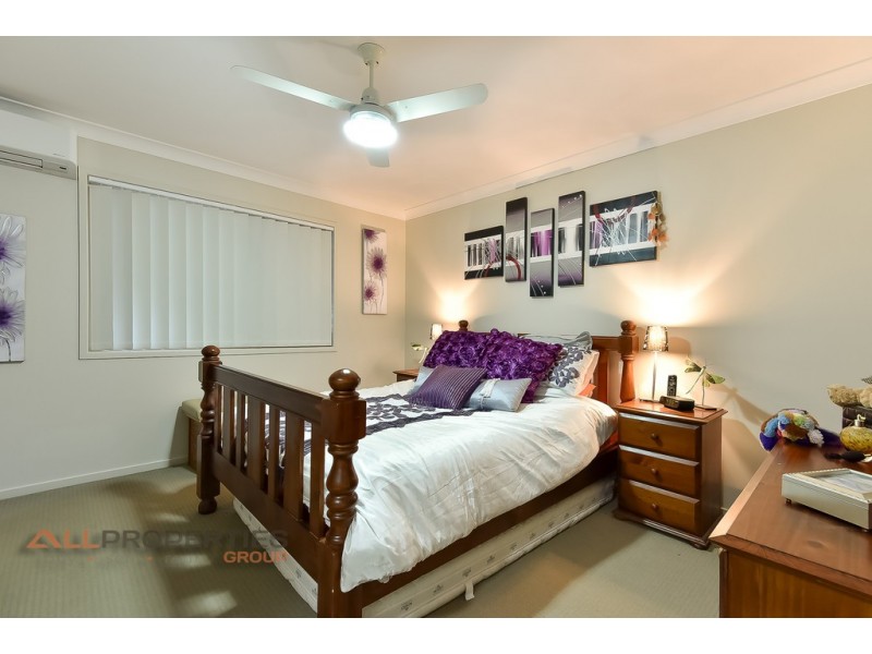 12 Linfield Street, Hillcrest QLD 4118