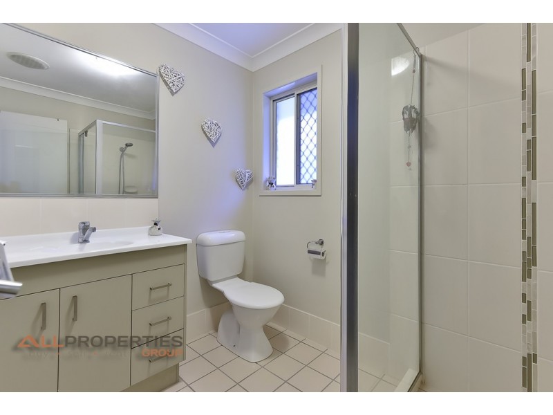 12 Linfield Street, Hillcrest QLD 4118