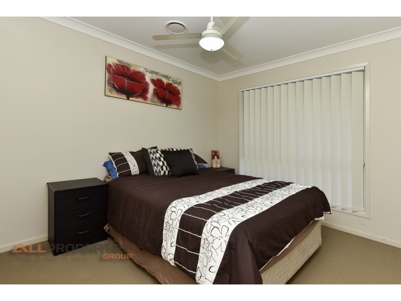 12 Linfield Street, Hillcrest QLD 4118