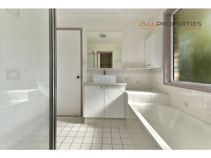 33-35 Palmerston Crt, Munruben QLD 4125