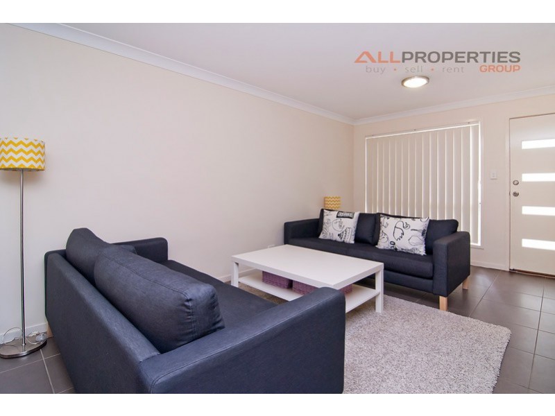 2/1 Emerald Drive, Regents Park QLD 4118