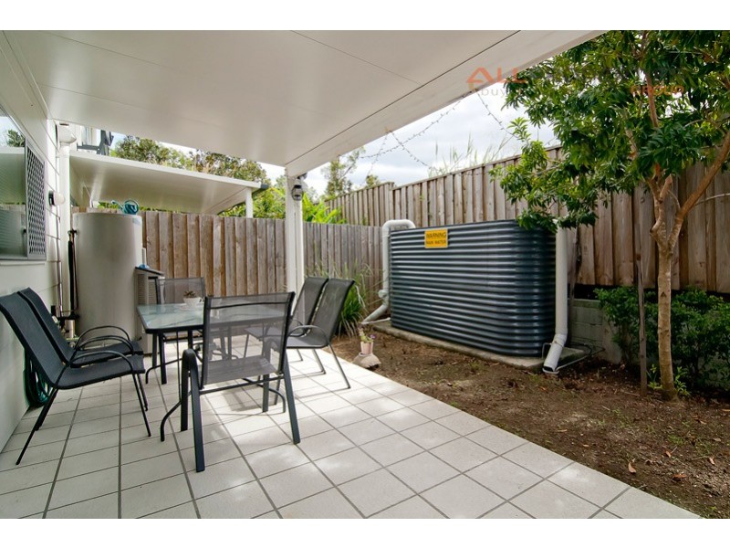 2/1 Emerald Drive, Regents Park QLD 4118
