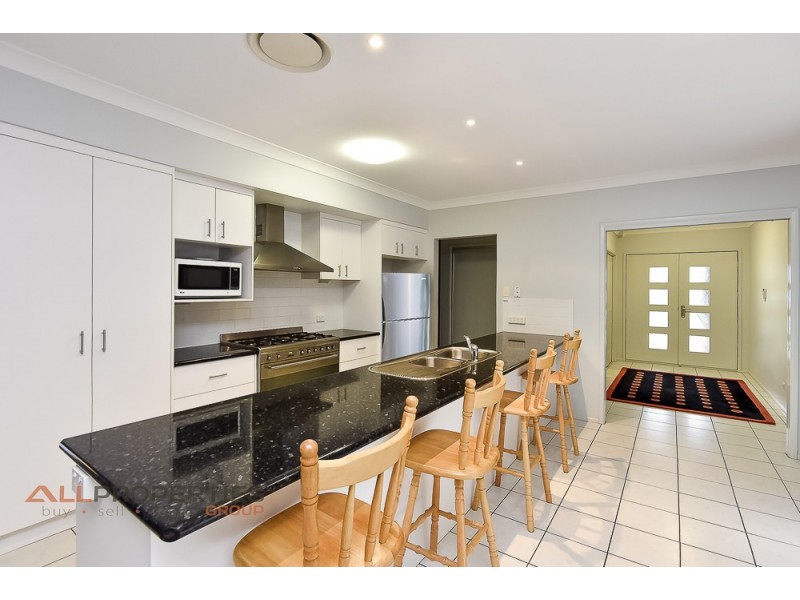 11 Elm Place, Heathwood QLD 4110