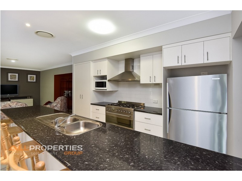 11 Elm Place, Heathwood QLD 4110