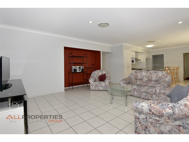 11 Elm Place, Heathwood QLD 4110