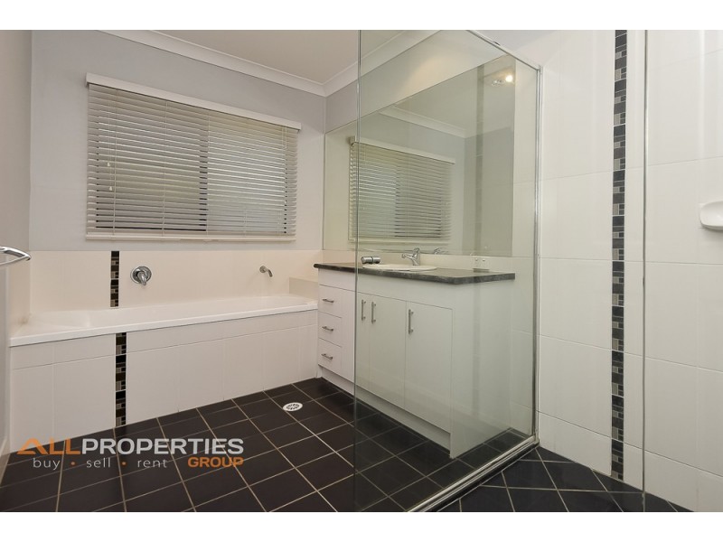 11 Elm Place, Heathwood QLD 4110