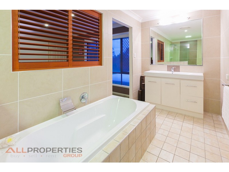 22 Riverside Terrace, Windaroo QLD 4207