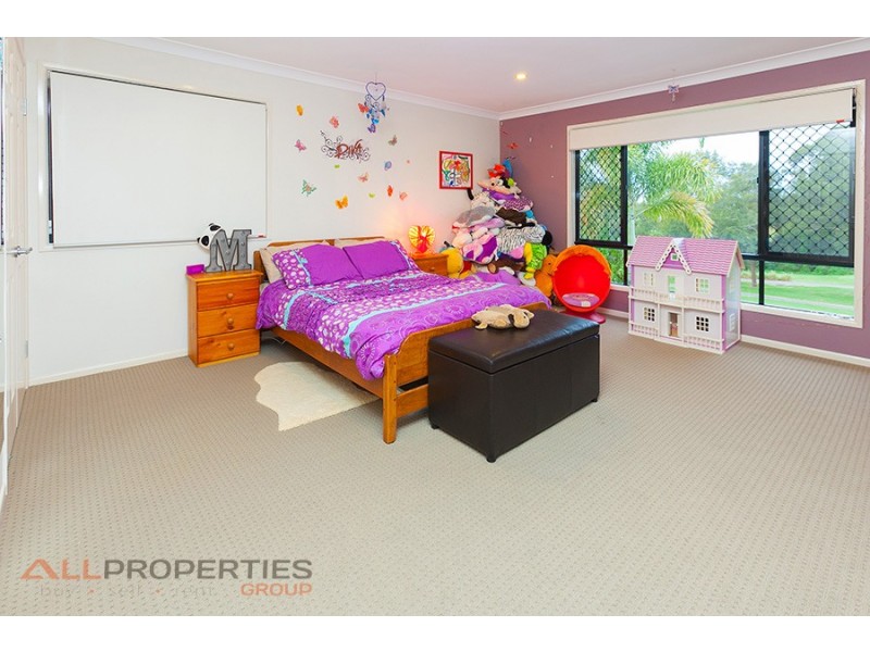 22 Riverside Terrace, Windaroo QLD 4207